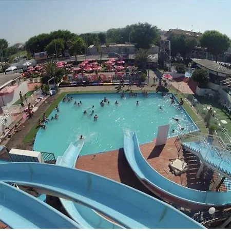 ホテル Gruene Perle Village Incluso 2*